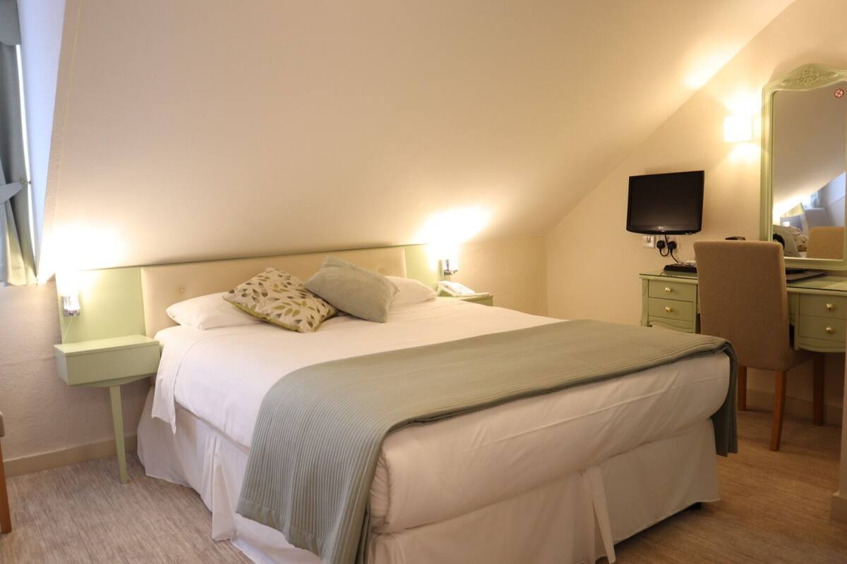 Attic Double Room | 防过敏的被褥、客房内保险箱、办公桌、笔记本电脑工作区
