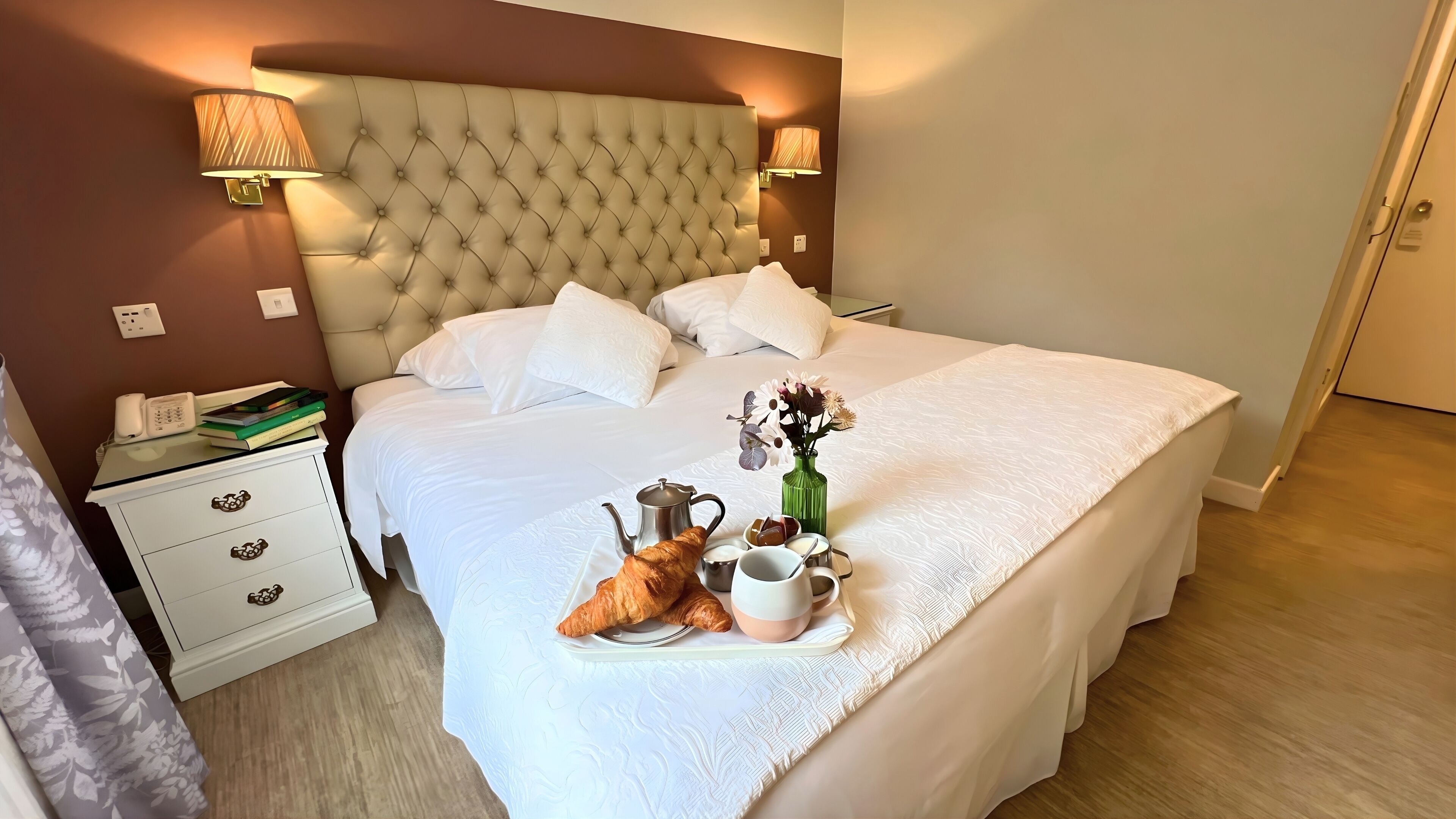 Deluxe Double Room | Hypo-allergenic bedding, in-room safe, desk, laptop workspace