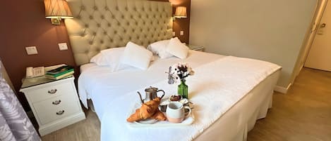 Deluxe Double Room | Hypo-allergenic bedding, in-room safe, desk, laptop workspace