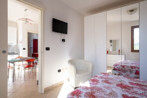 Iron/ironing board, WiFi, bed sheets
