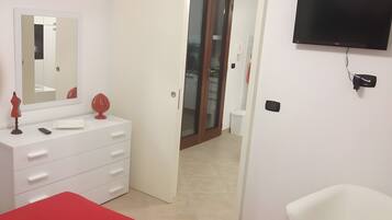 Fer et planche Ă repasser, Wi-Fi, draps fournis