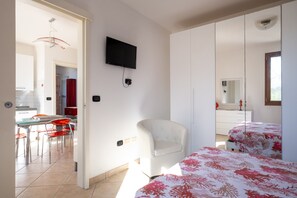 Iron/ironing board, WiFi, bed sheets