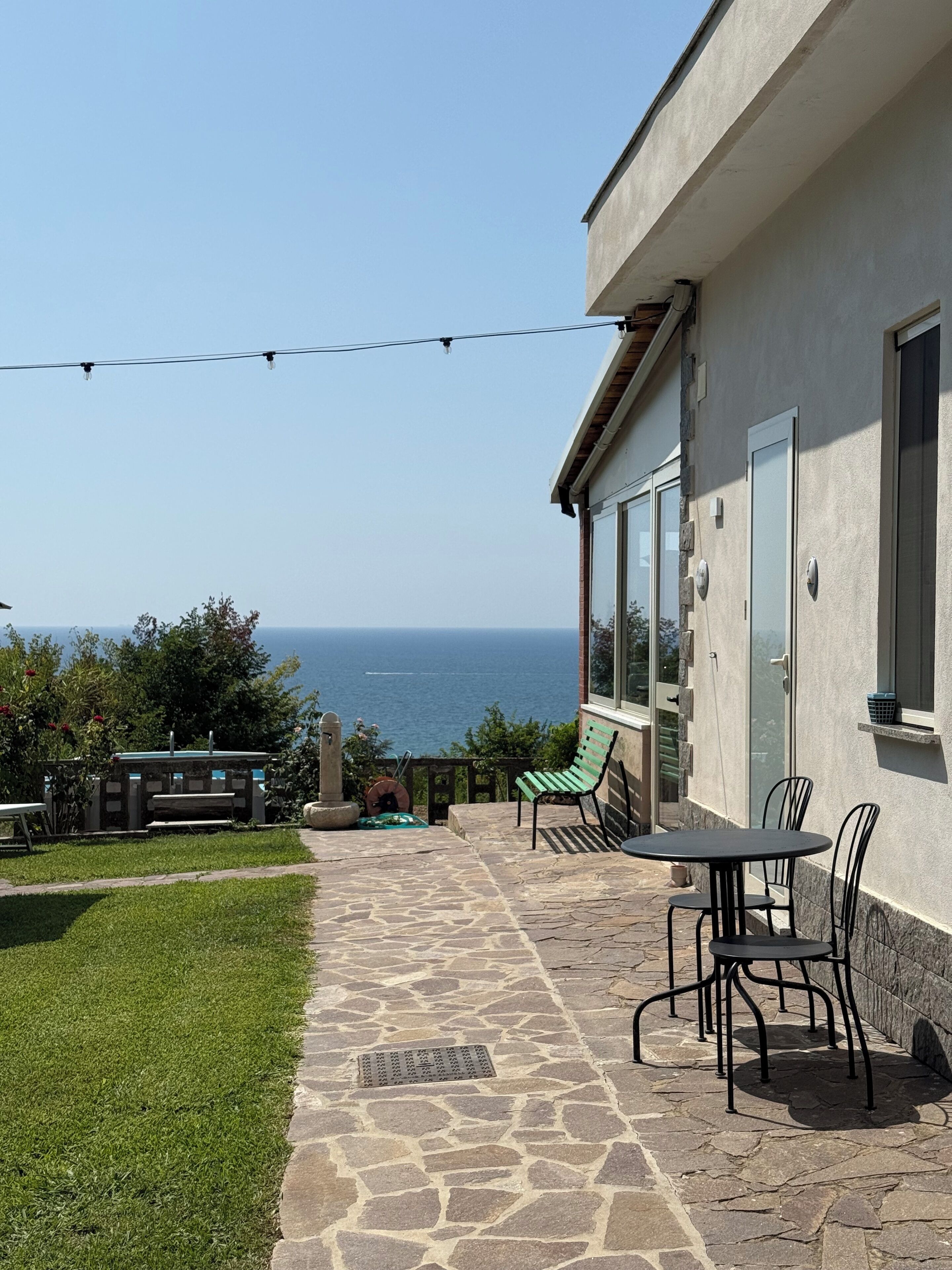 Dobbeltrom – standard, hageutsikt | Utendørsservering