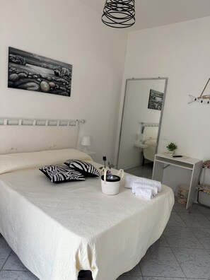 Habitació doble Comfort, vistes al jardí | Mobiliari individual i escriptori 
