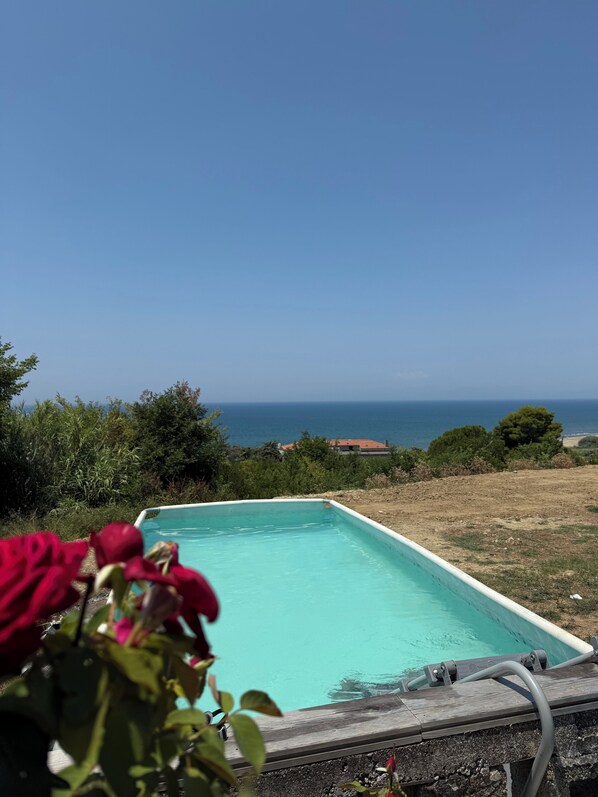 Standard Double Room, Garden View | Pool | Seasonal outdoor pool, sun loungers - Beb sunset da Carla (Campania)