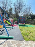 家庭四人房, 庭院景观 | 儿童区