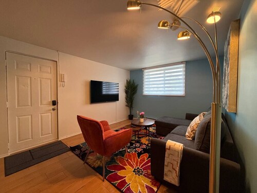 Comfortable 3BR Apt with included a parking spot