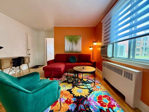 Urban Style and Adventure 1BR MTL by Two Metros!