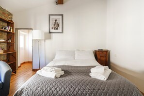 1 bedroom, iron/ironing board, free WiFi, bed sheets - San Pierino - One Bedroom Apartment, Sleeps 2 (Firenze)