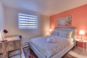 2 bedrooms, desk, iron/ironing board, WiFi