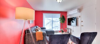 Gorgeous & Cozy 2 Bedroom Apt with Free Parking