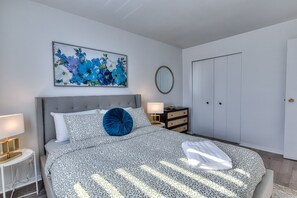 1 bedroom, desk, iron/ironing board, WiFi
