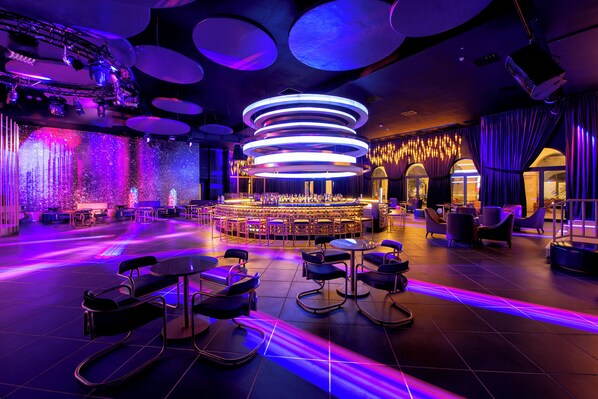 Nightclub - Lopesan Serenity Bay Resort, Spa & Casino – Adults Only All-Inclusive (Punta Cana)