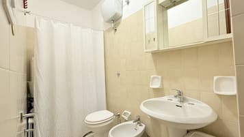 Doccia, bidet, asciugamani