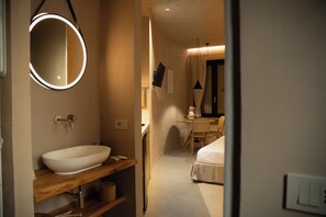 Deluxe tweepersoonskamer, privébadkamer, uitzicht op de stad | Een laptopwerkplek, verduisterende gordijnen, geluiddichte muren
