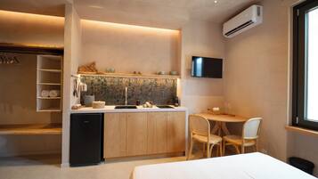 Comfort Double Room, Private Bathroom, City View | Private kitchen | Full-sized fridge, stovetop, espresso maker, cookware/dishes/utensils