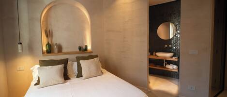 Comfort Double Room, Private Bathroom, City View | Laptop workspace, blackout drapes, soundproofing, free WiFi