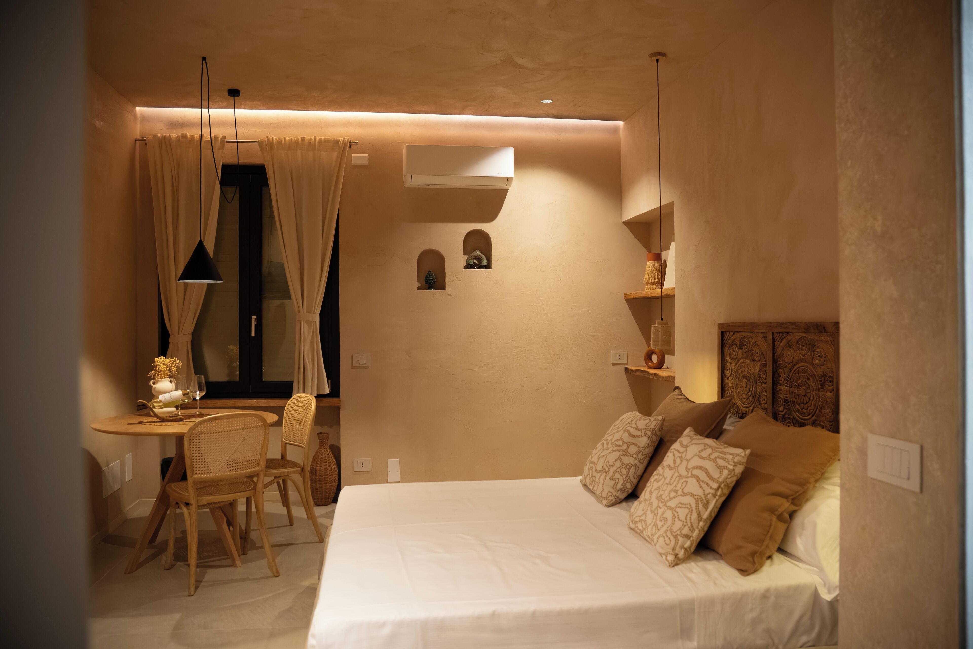 Phòng đôi Deluxe, phòng tắm riêng, quang cảnh thành phố | Khu vực làm việc phù hợp cho laptop, màn/rèm cản sáng, phòng cách âm 