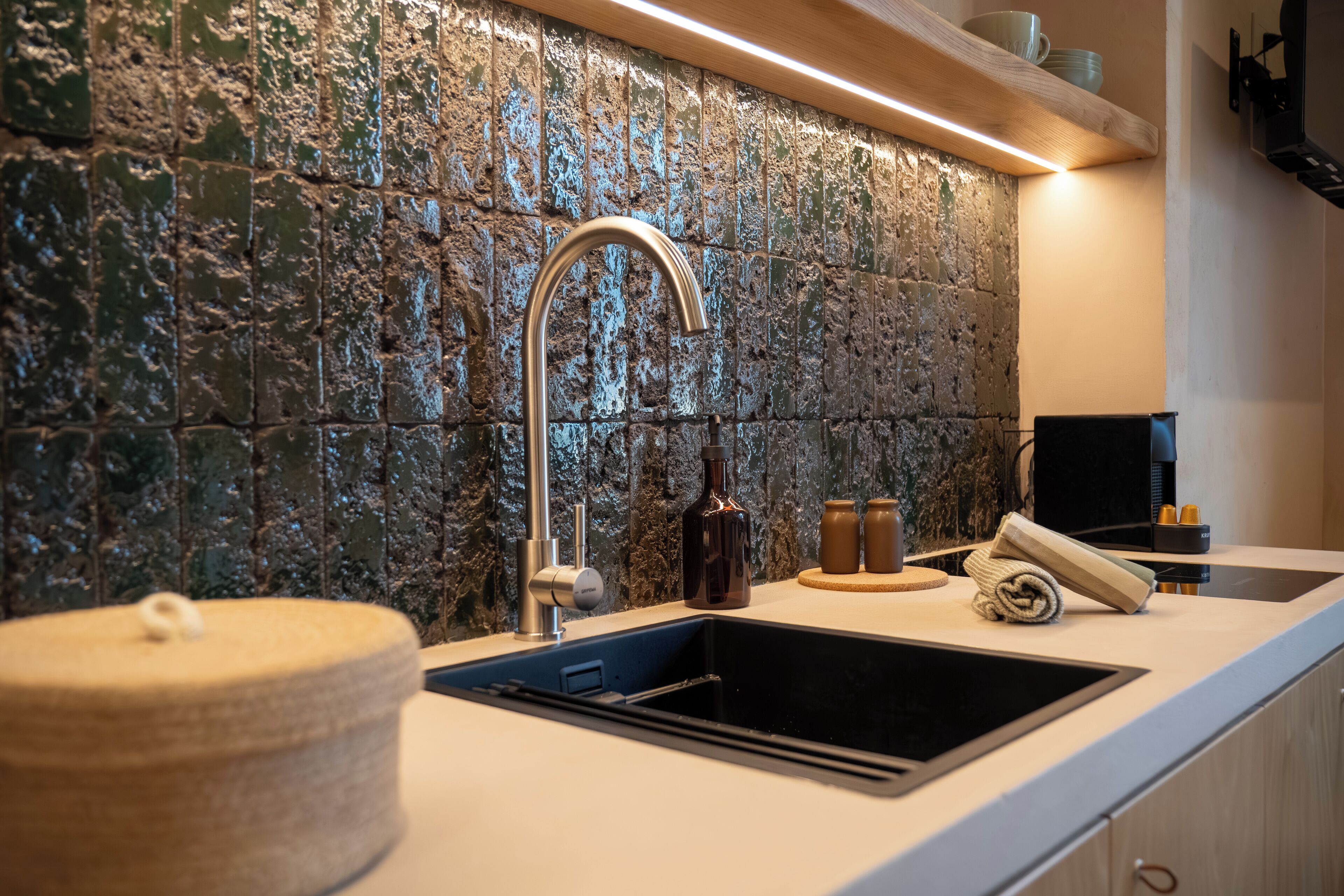 Comfort Double Room, Private Bathroom, City View | Private kitchen