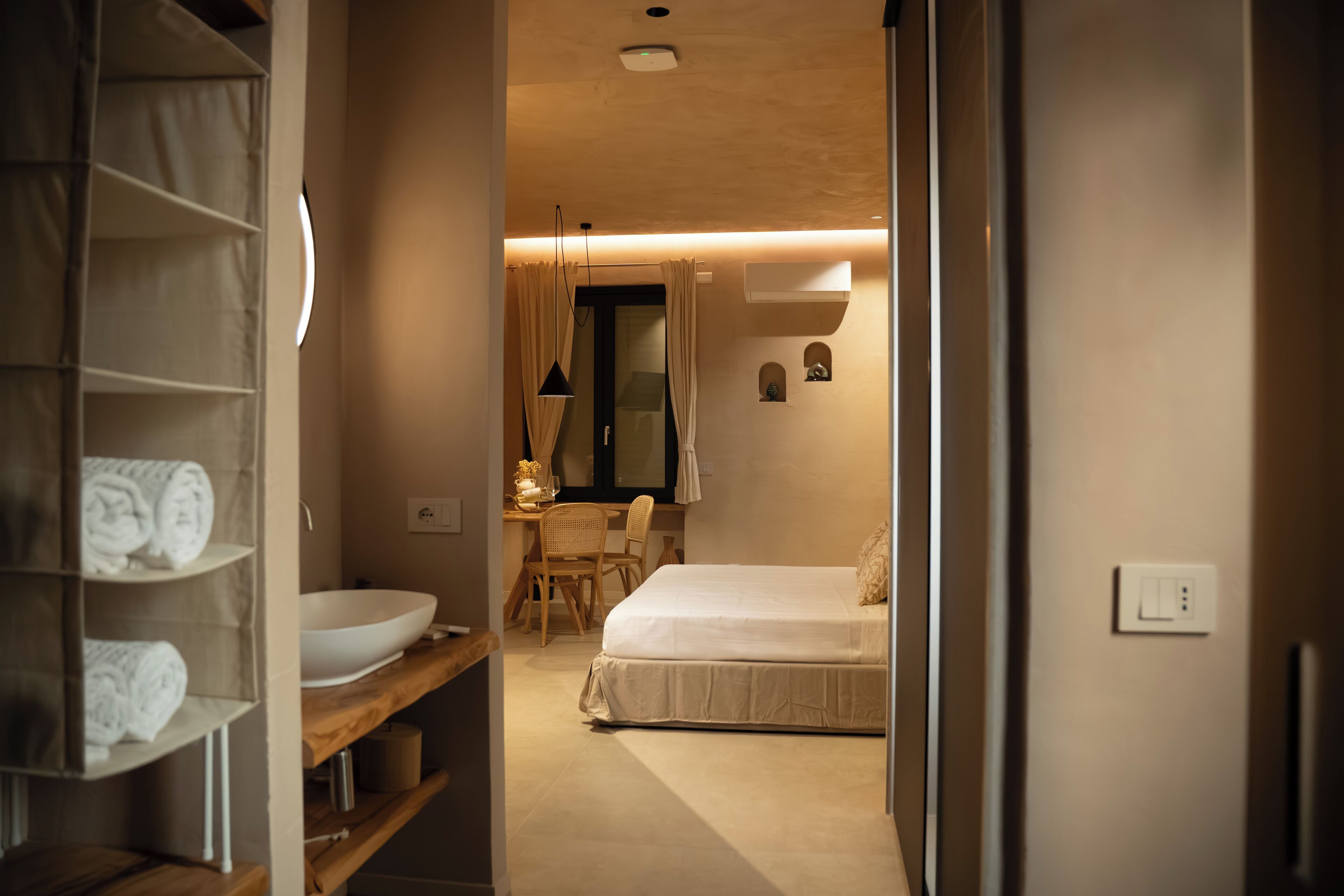 Chambre Deluxe double, salle de bain privée, vue sur la ville | Espace de travail pour ordinateurs portables, rideaux d’obscurcissement