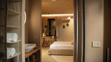 Chambre Deluxe double, salle de bain privée, vue sur la ville | Espace de travail pour ordinateurs portables, rideaux d’obscurcissement