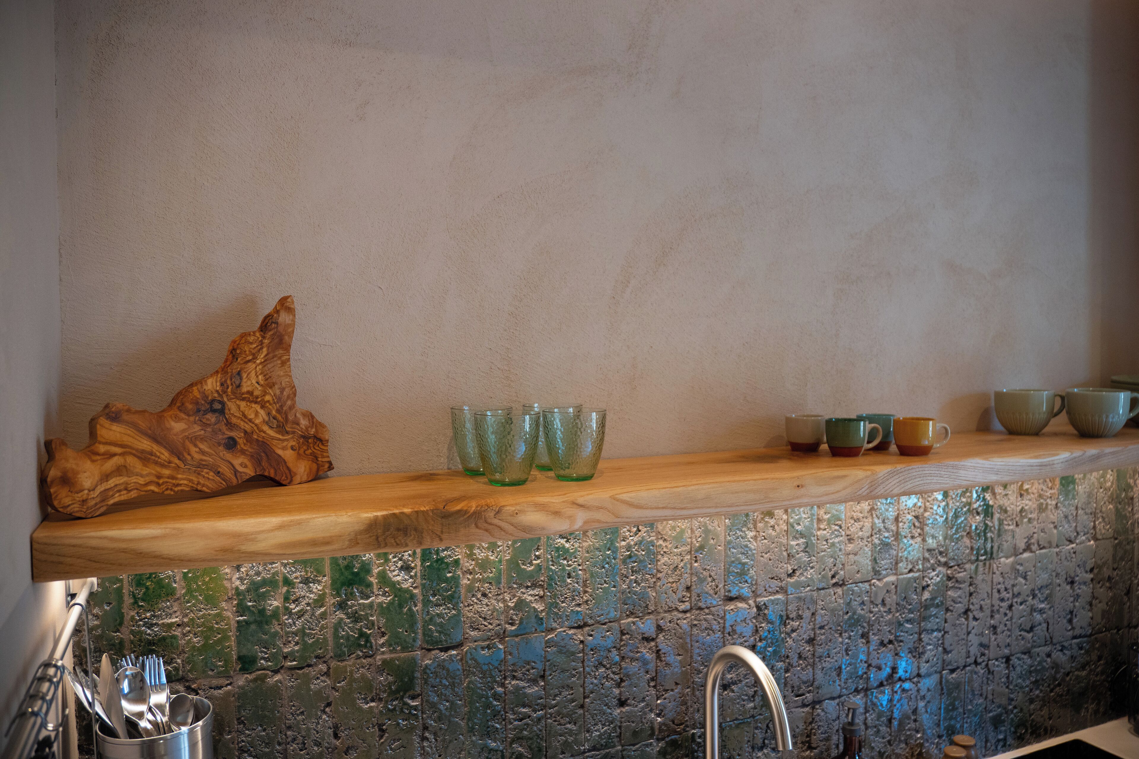 Chambre Confort double, salle de bain privée, vue sur la ville | Intérieur