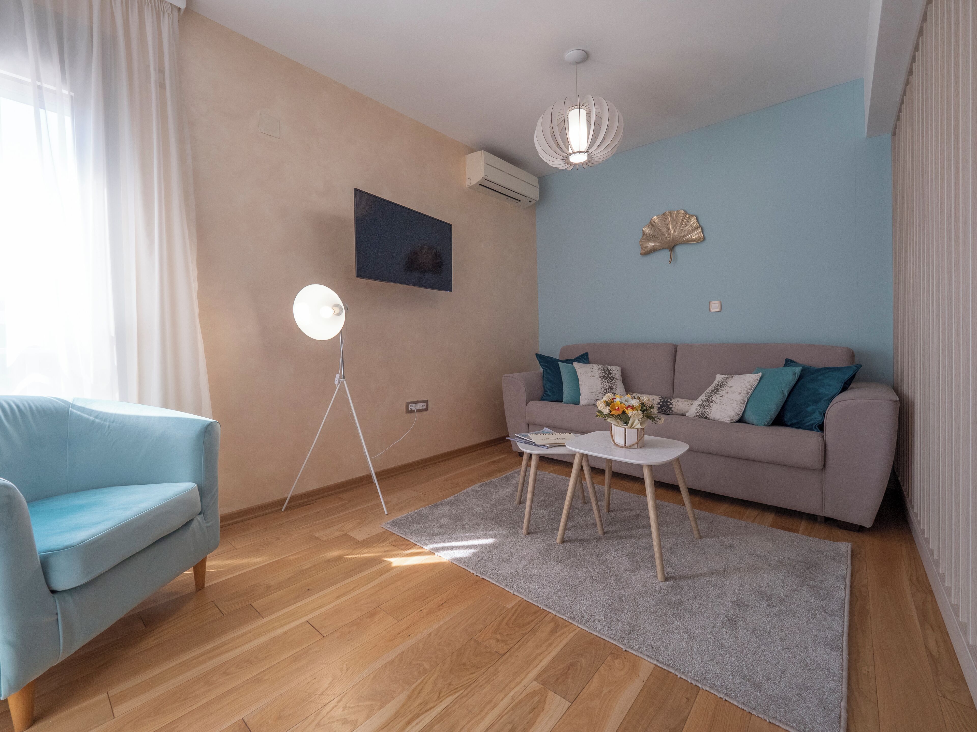 Comfort Apartment, Balcony | Living area