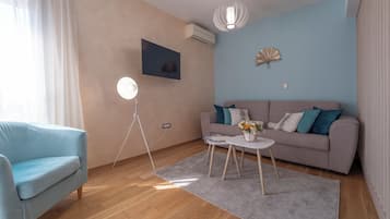 Comfort Apartment, Balcony | Living area