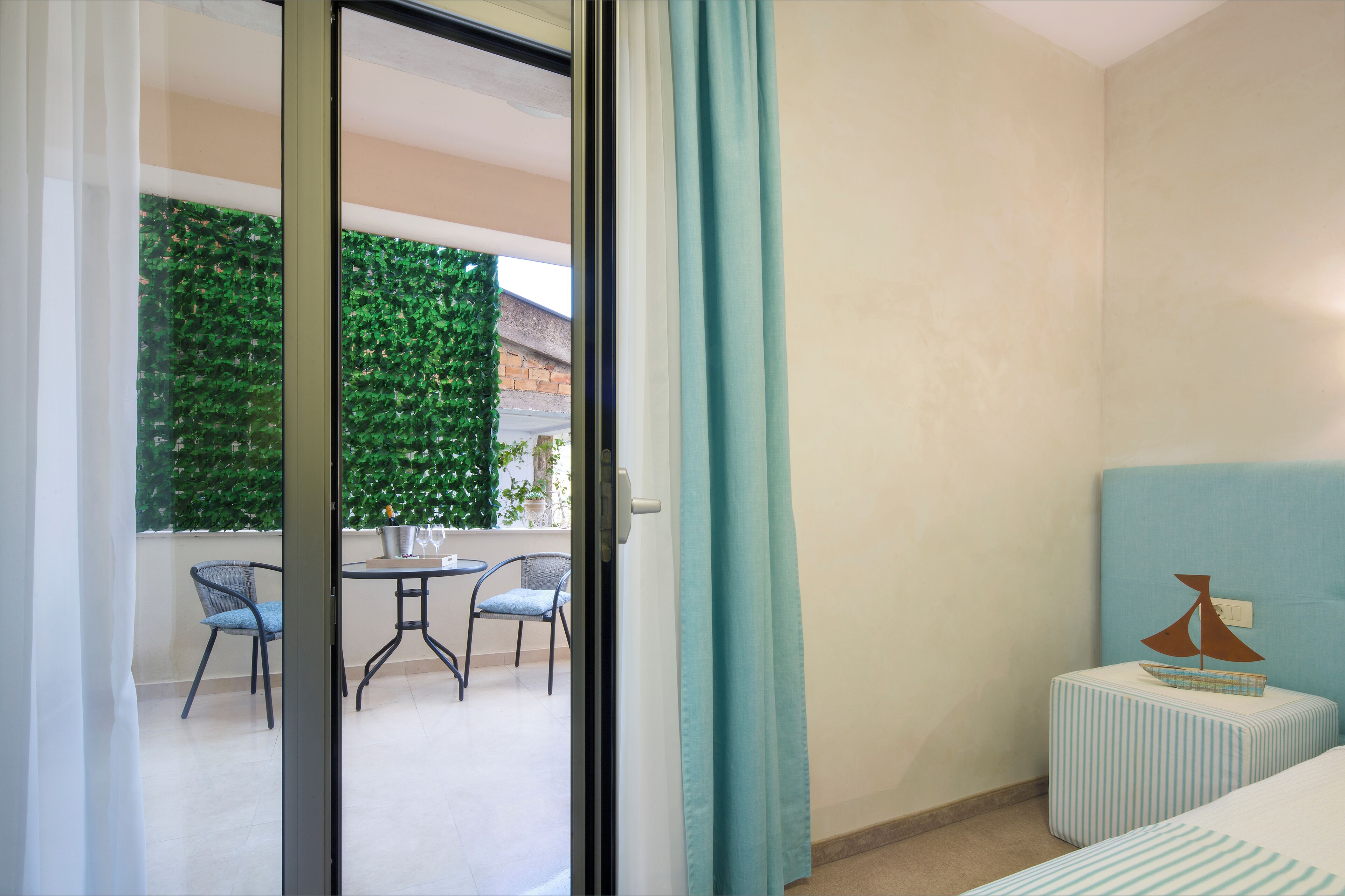 Comfort Triple Room | Desk, laptop workspace, iron/ironing board, free WiFi