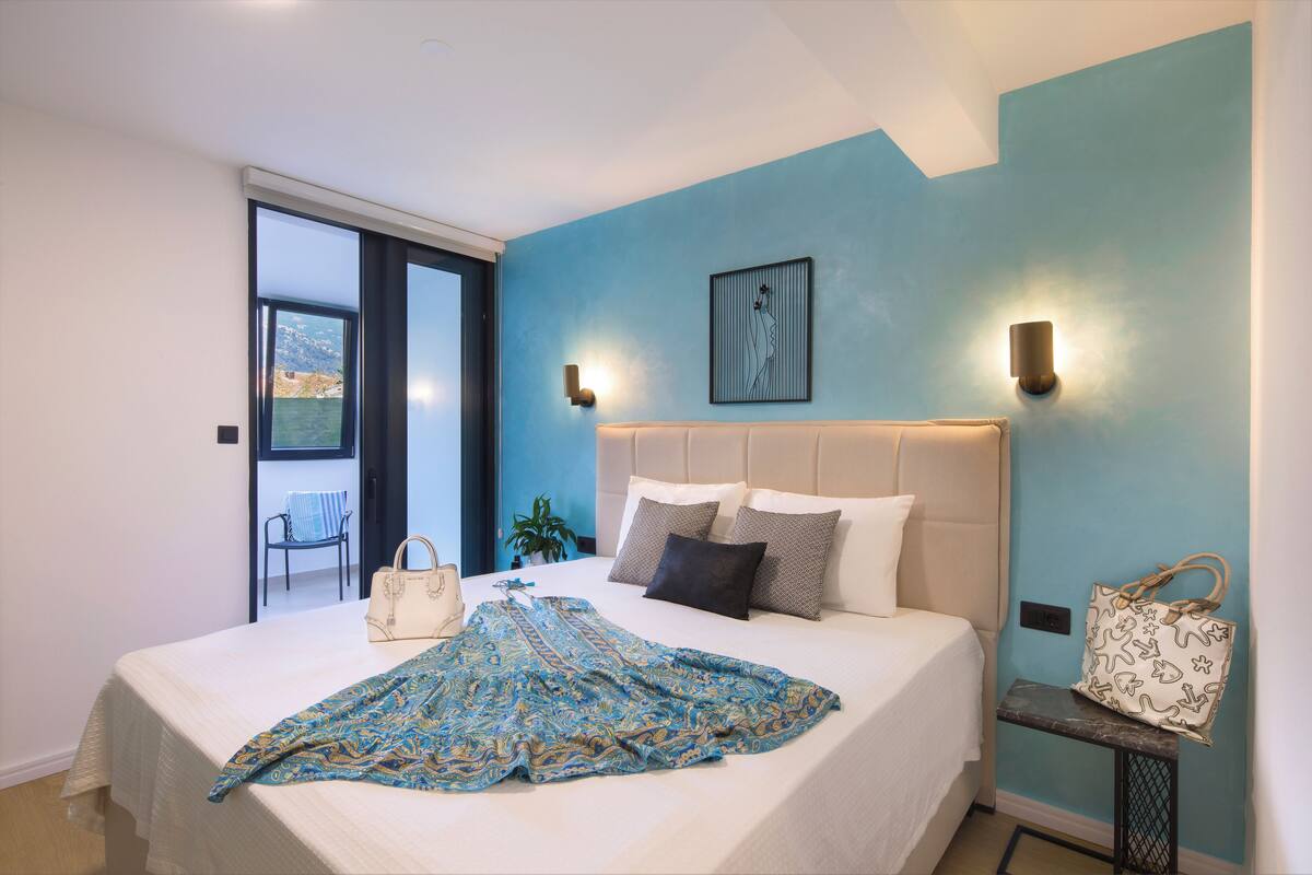 Superior Double Room, Balcony | Desk, laptop workspace, iron/ironing board, free WiFi