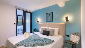 Quarto casal superior, sacada | Escrivaninha, espaço de trabalho para notebook