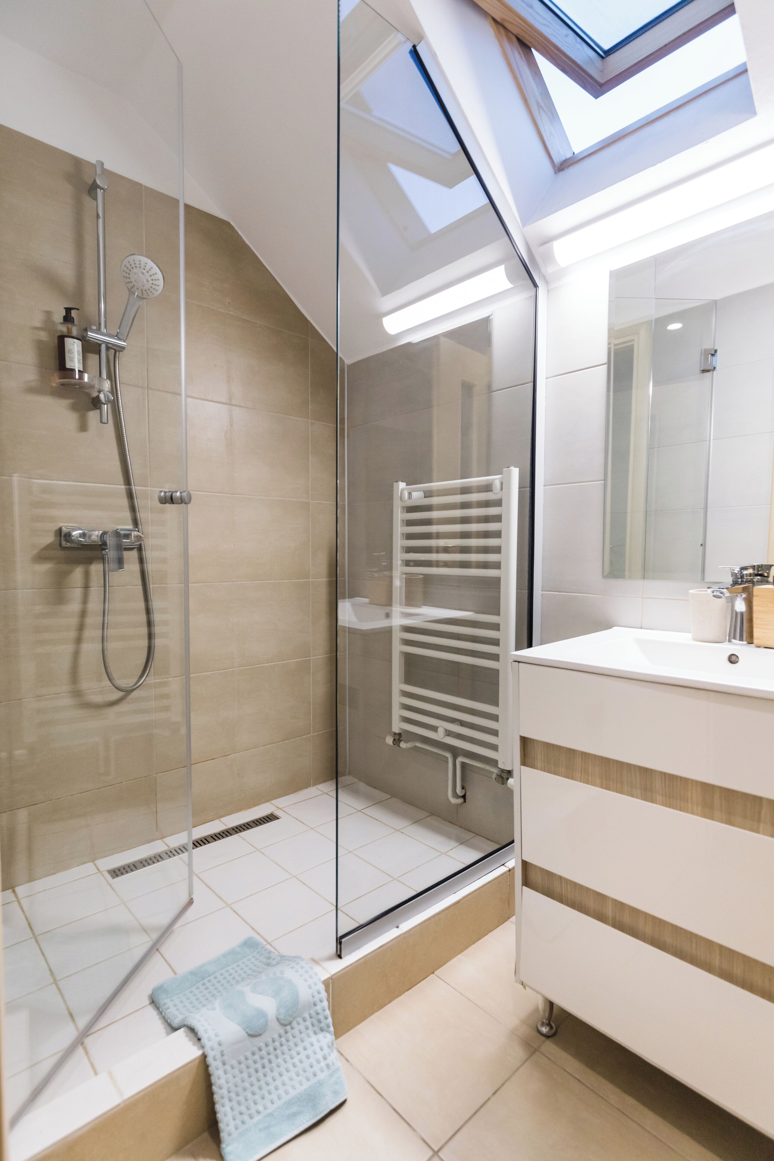 Shower, jetted tub, hair dryer, bidet