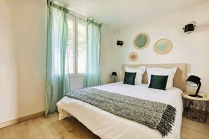 Desk, iron/ironing board, travel crib, WiFi