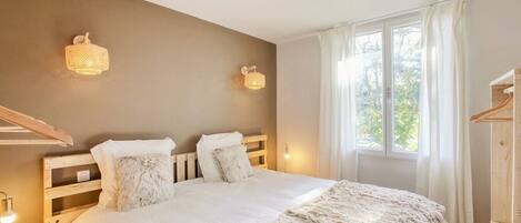 Desk, iron/ironing board, travel crib, WiFi