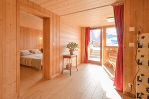 2 chambres, fer et planche à repasser, draps fournis