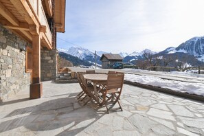 Outdoor dining - Apartment in Chalet L'Albert with Mountain View, Balcony and Private Terrace (Manigod)