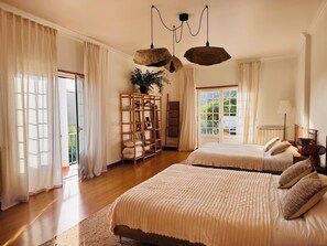 5 habitaciones, tabla de planchar con plancha, wifi y ropa de cama 