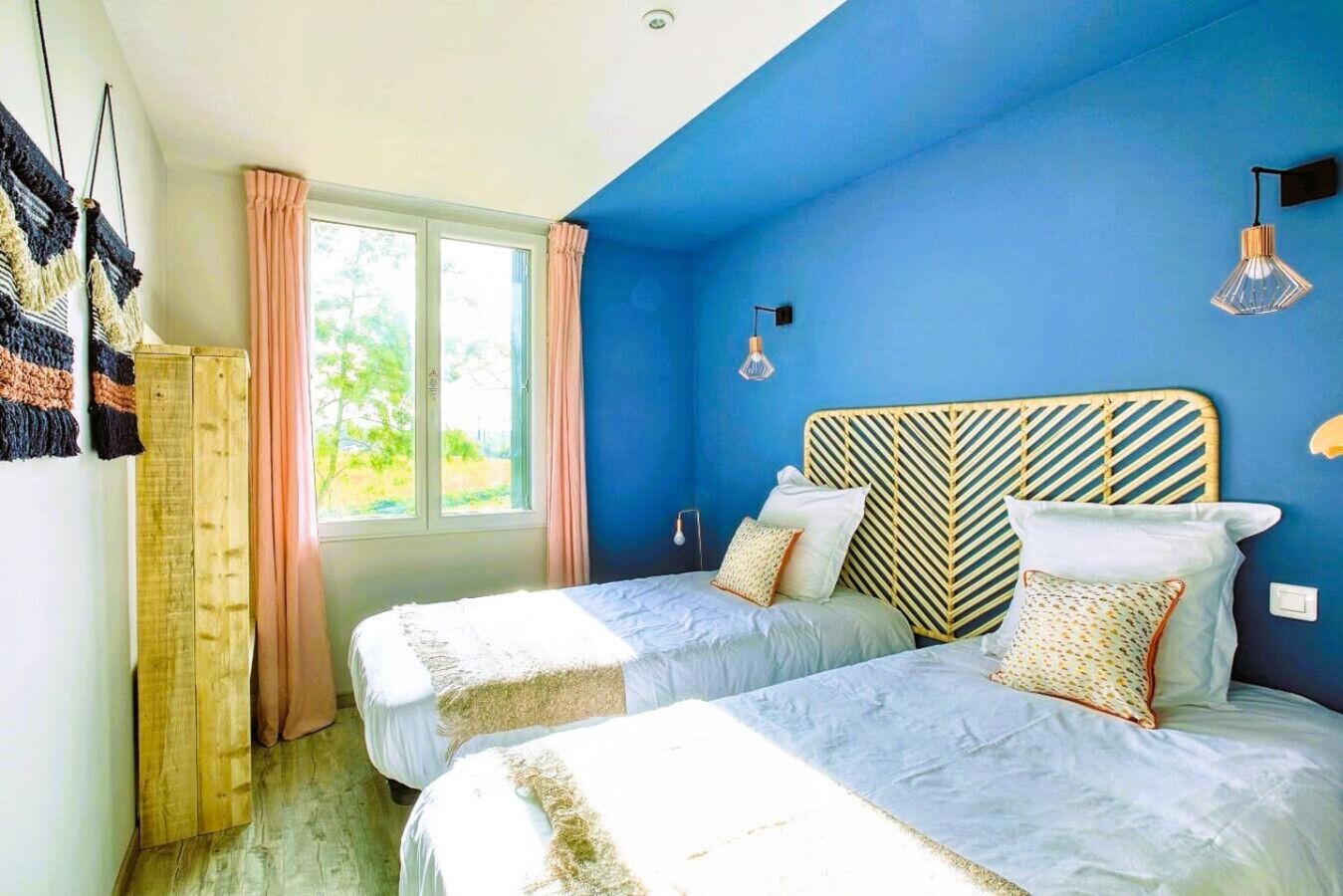 Desk, iron/ironing board, travel cot, WiFi