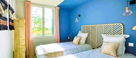 Desk, iron/ironing board, travel cot, WiFi