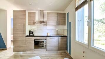 Réfrigérateur, micro-ondes, four, lave-vaisselle