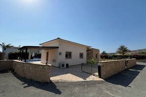Exterior - Villa Imperial: Private Pool, Sea Views, Gardens (Pegeia)