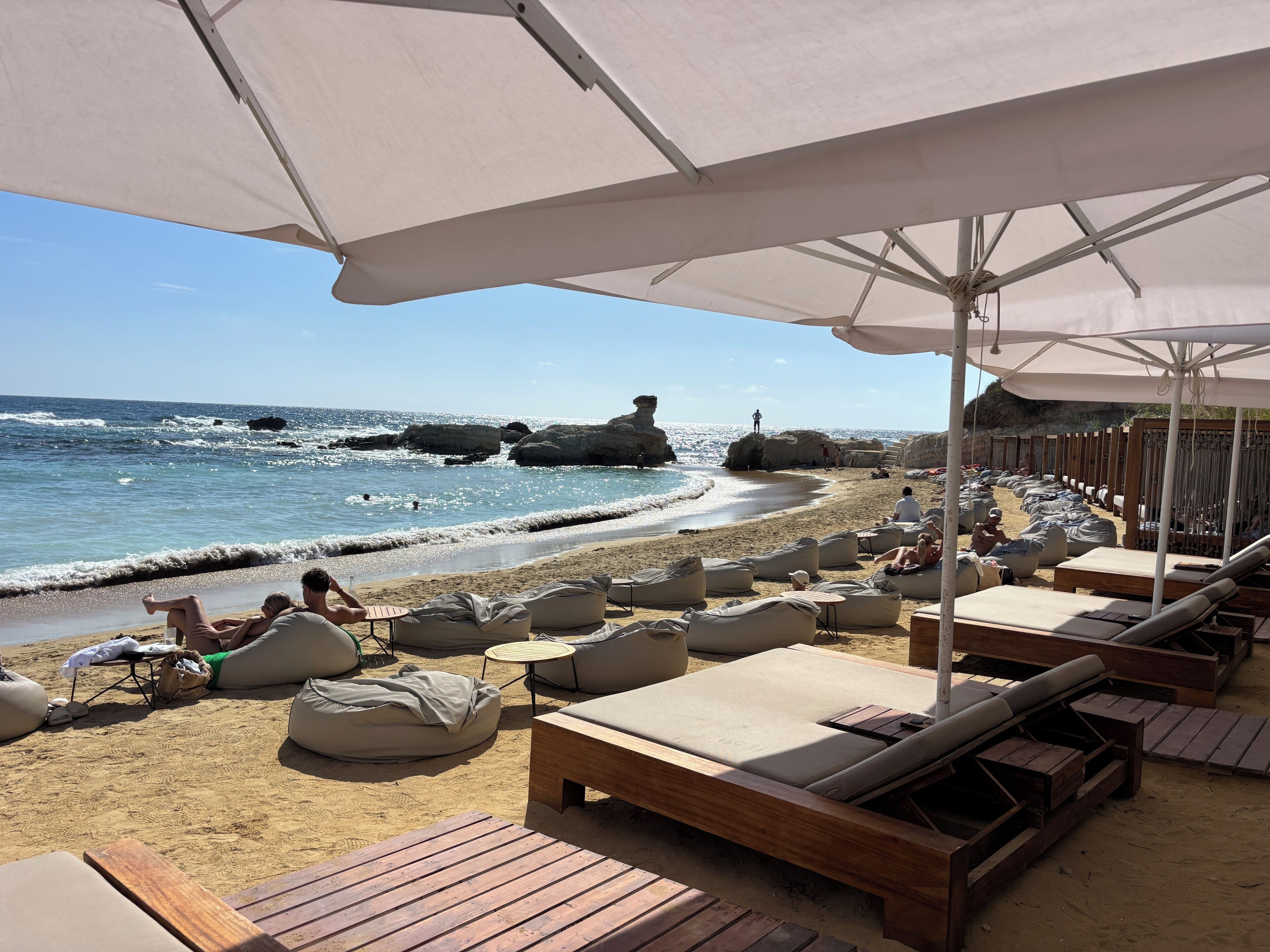 Beach nearby, sun loungers, beach towels