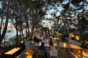 Outdoor dining - Villa Imperial: Private Pool, Sea Views, Gardens (Pegeia)