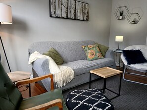 Smart TV - Rhoda's Place ~ Roomy 2 Bedroom/ Private Backyard/ Walk to Downtown (St. John's)