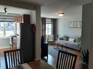Smart TV - Rhoda's Place ~ Roomy 2 Bedroom/ Private Backyard/ Walk to Downtown (St. John's)