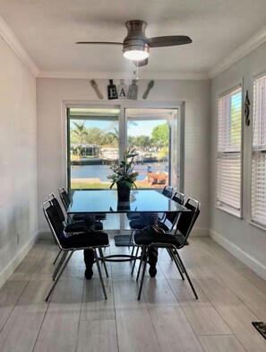 Dining - The St. Pete Beach Home (Saint Petersburg)