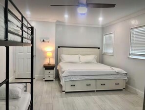 3 chambres, fer et planche à repasser, Wi-Fi gratuit, draps fournis