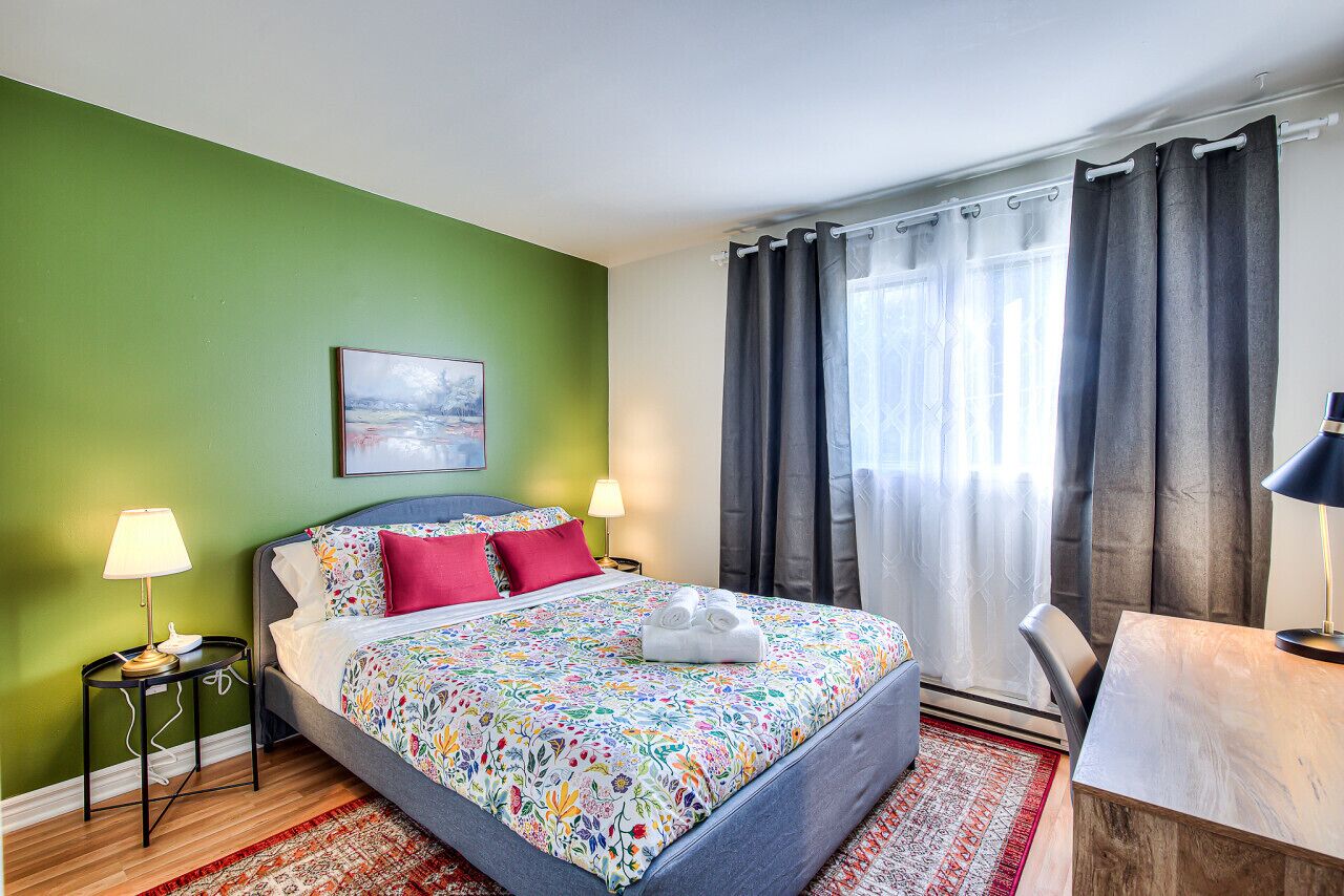 2 室のベッドルーム、デスク、アイロン / アイロン台、WiFi