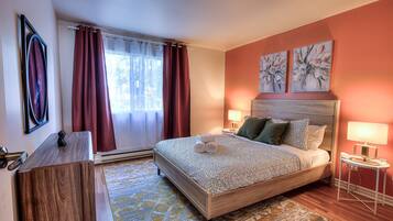 2 bedrooms, desk, iron/ironing board, WiFi