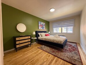 2 habitaciones, escritorio, tabla de planchar con plancha y wifi 
